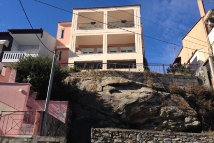 Realty photo 1