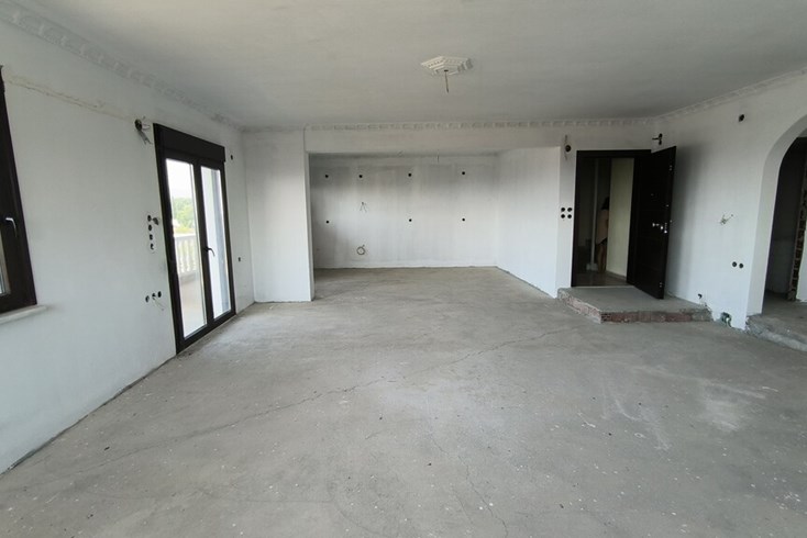 Realty photo 2