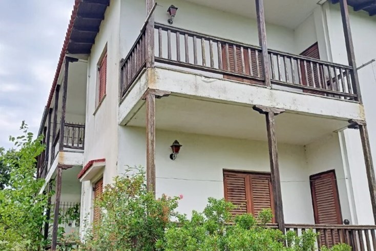 Realty photo 1