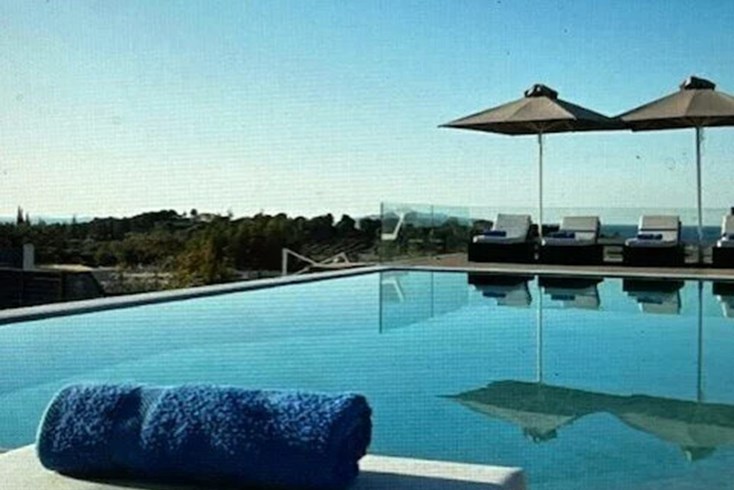 Realty photo 1