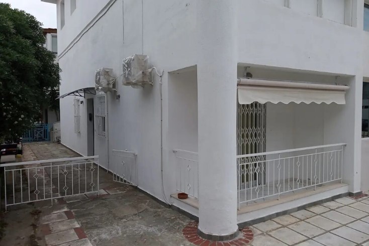 Realty photo 1