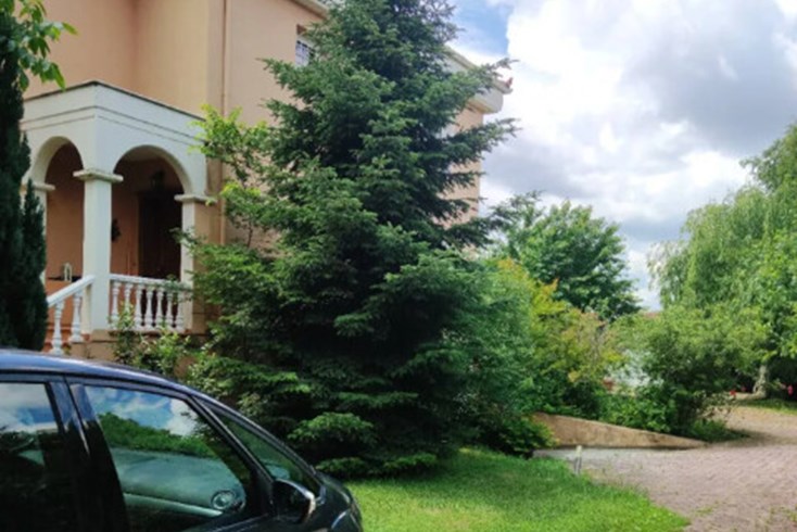Realty photo 2