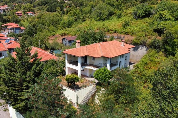 Realty photo 1