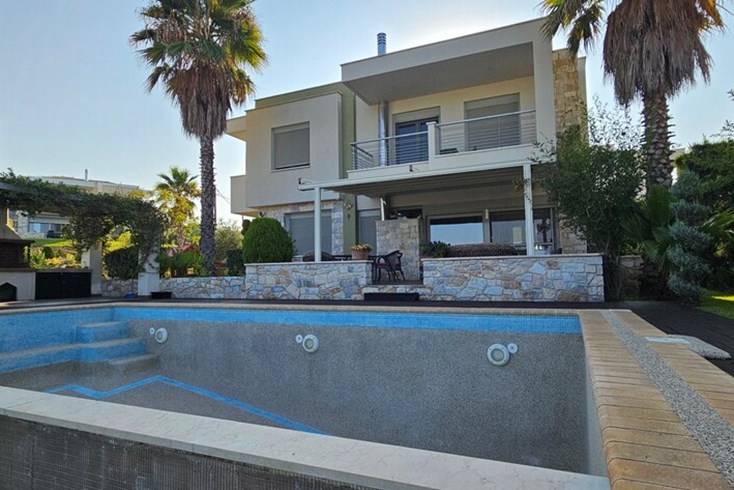 Realty photo 1