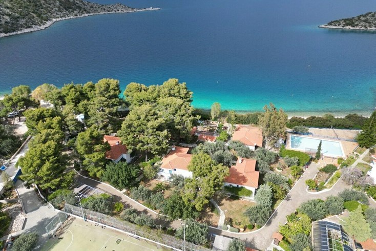 Realty photo 1