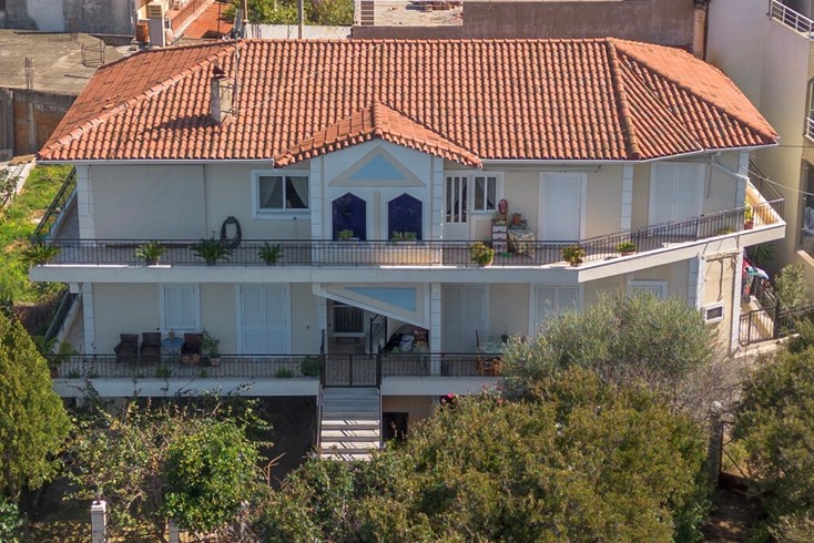 Realty photo 2
