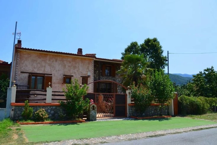 Realty photo 2