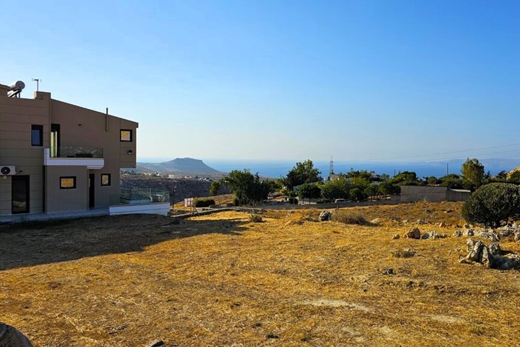Realty photo 2