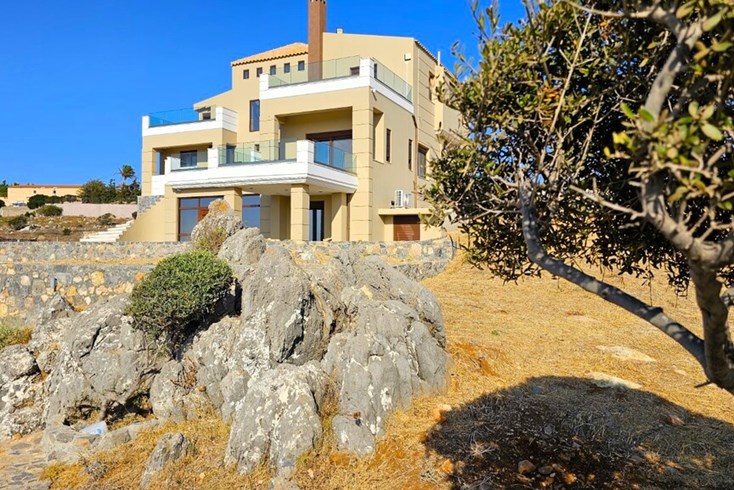 Realty photo 1