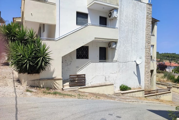 Realty photo 1