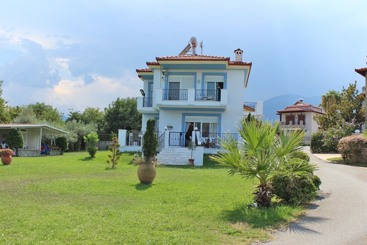Realty photo 2