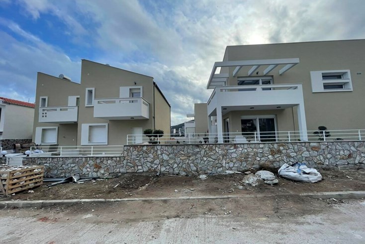 Realty photo 2