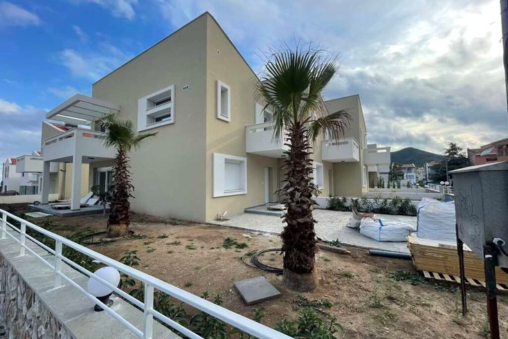 Realty photo 2