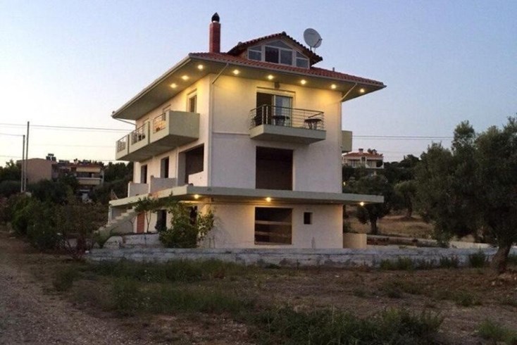 Realty photo 1