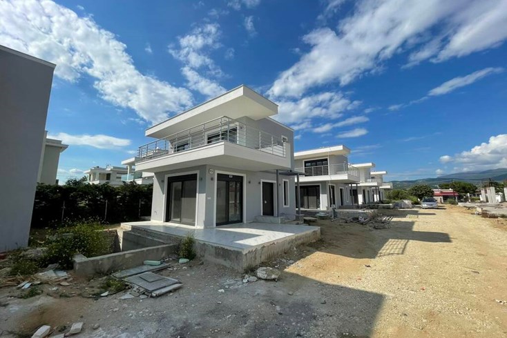 Realty photo 3