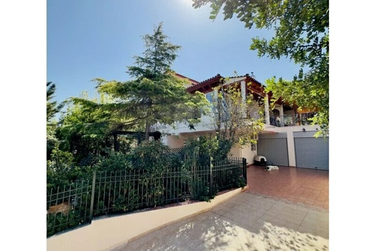 Realty photo 2