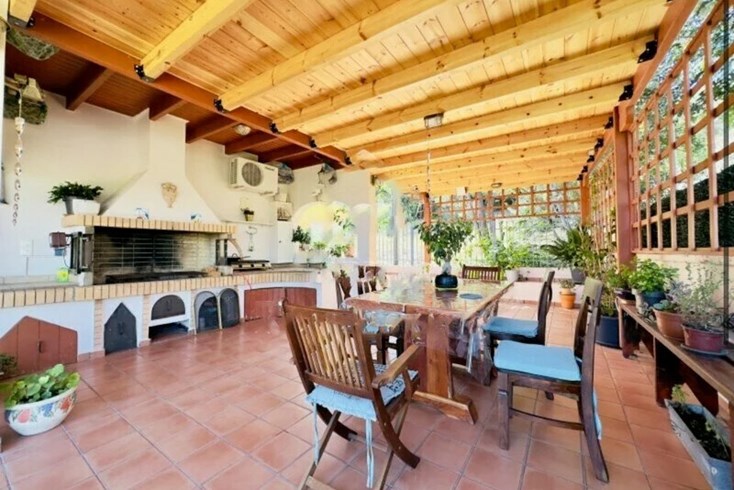 Realty photo 3