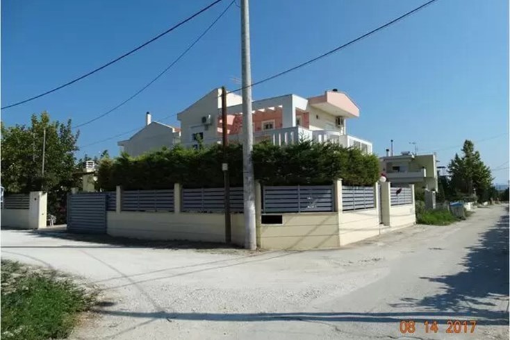 Realty photo 1
