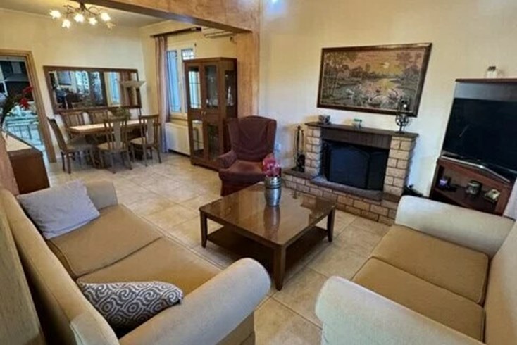 Realty photo 1
