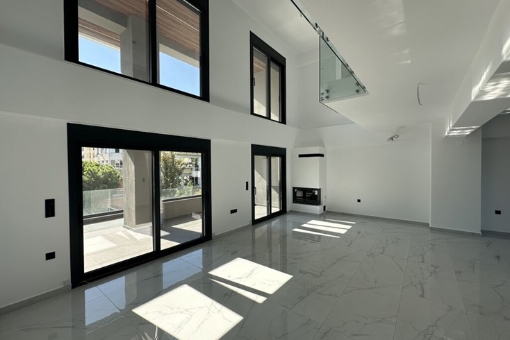 Realty photo 1