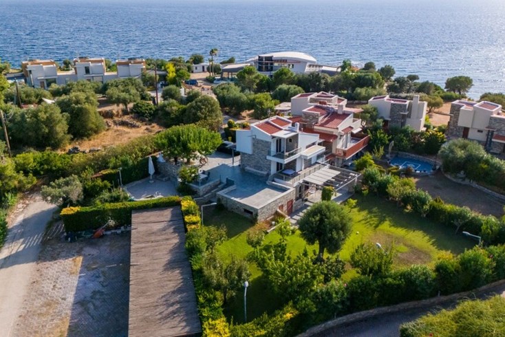 Realty photo 1