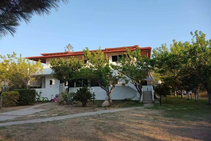 Realty photo 1