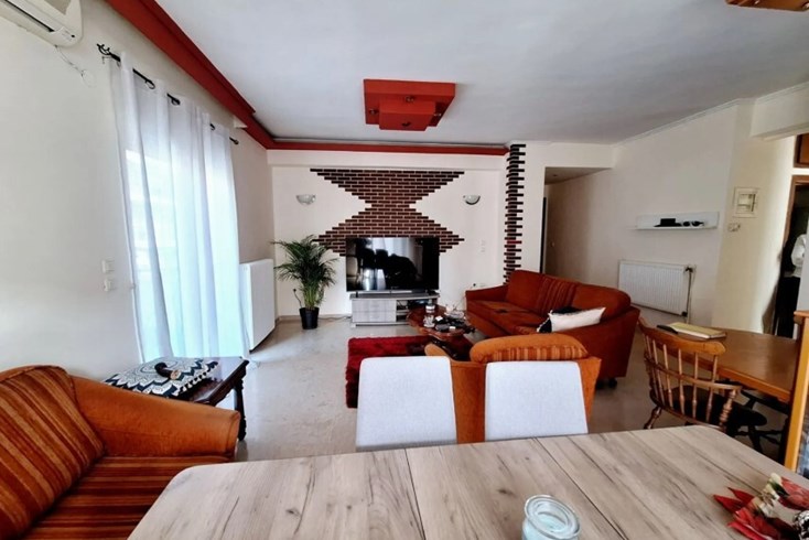Realty photo 2