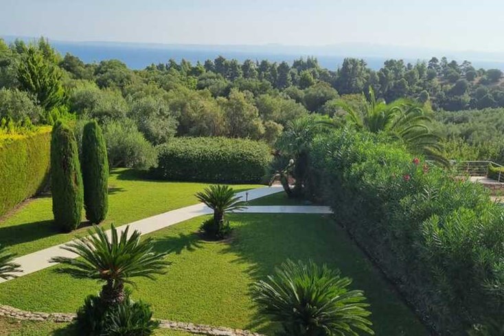 Realty photo 2