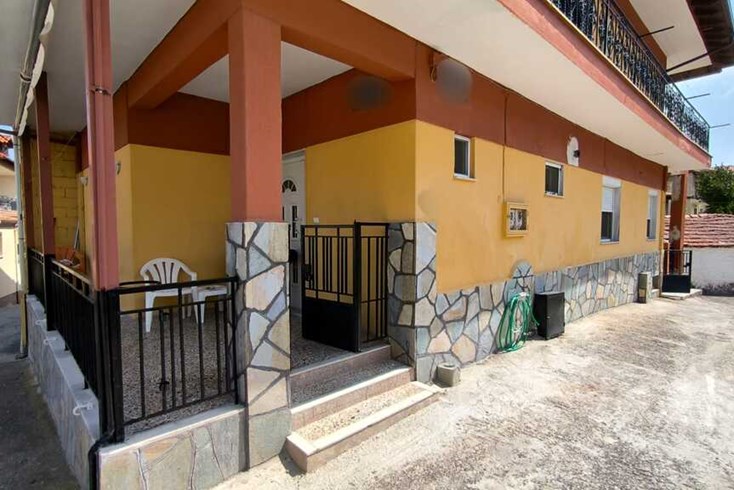 Realty photo 1