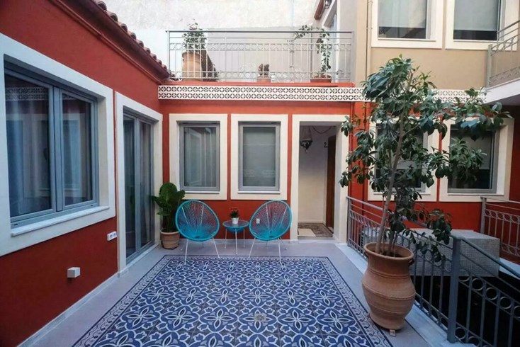 Realty photo 1