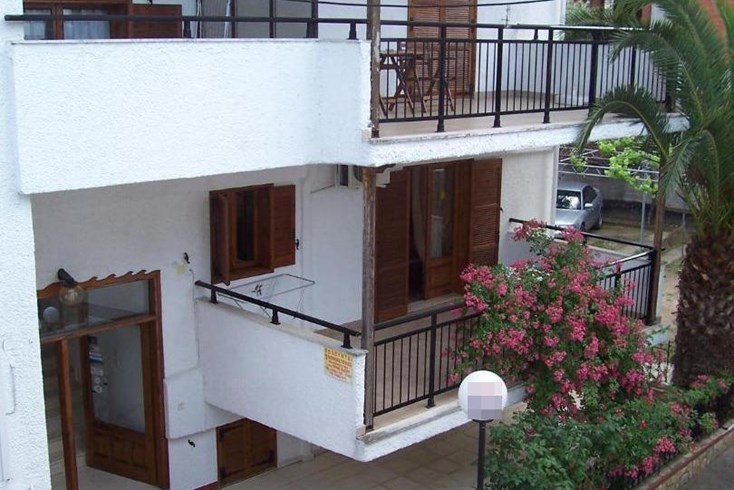 Realty photo 1