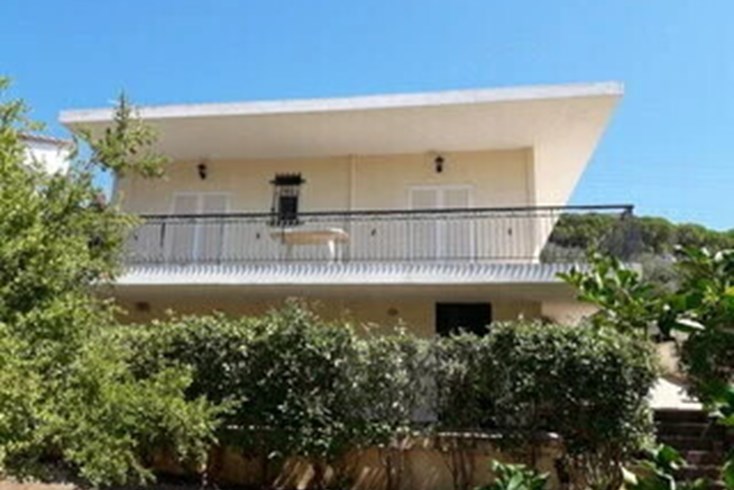 Realty photo 1