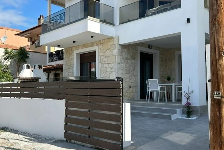Realty photo 1