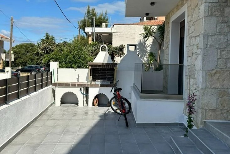 Realty photo 2