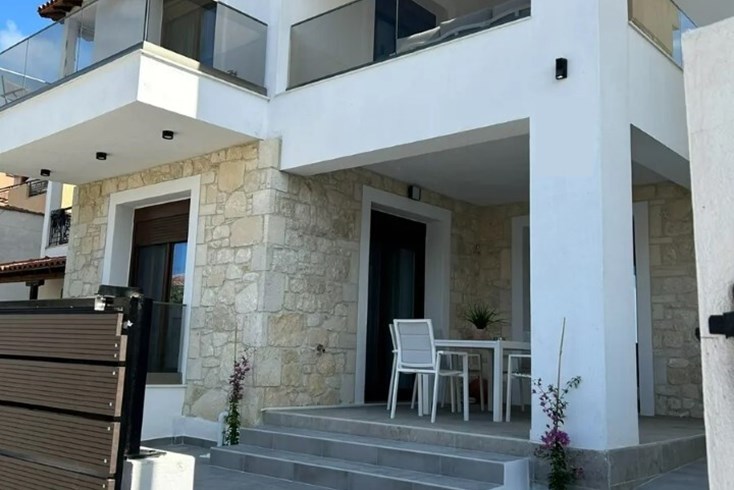 Realty photo 3