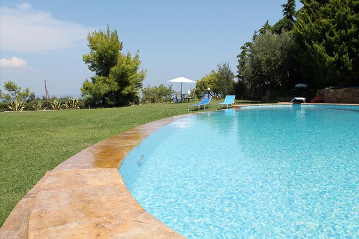 Realty photo 1