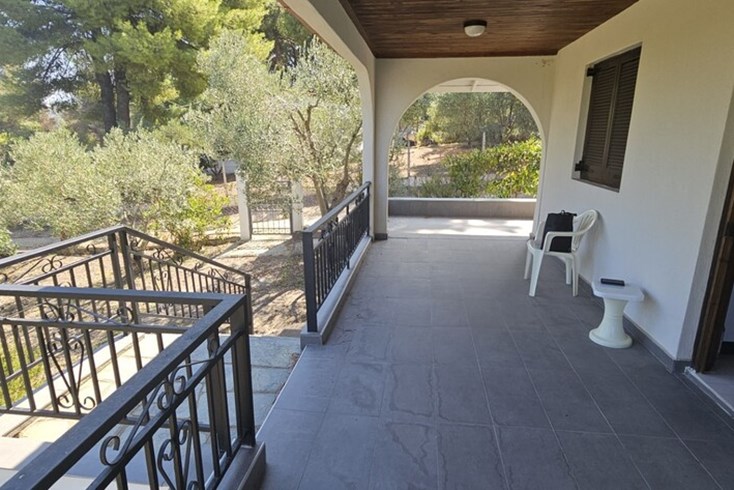 Realty photo 1