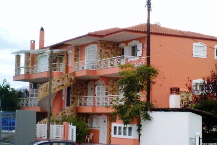 Realty photo 2