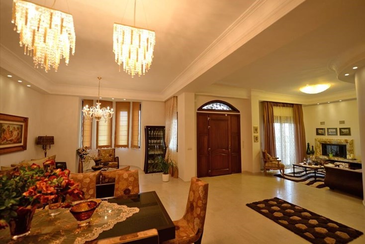 Realty photo 1
