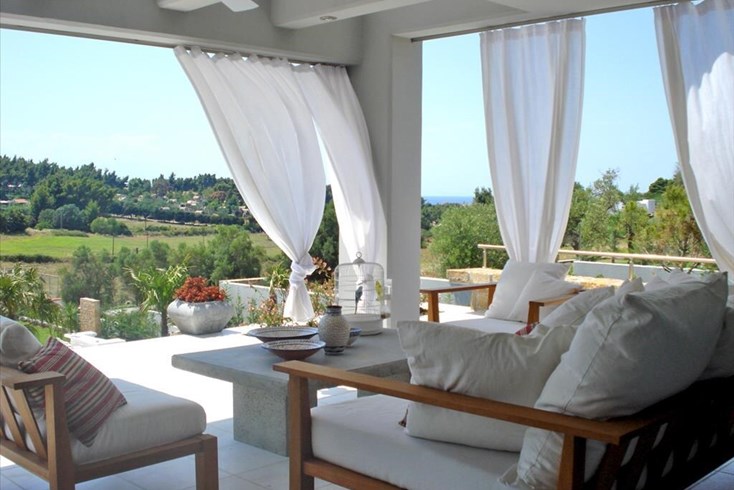 Realty photo 1
