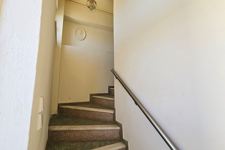 Realty photo 2