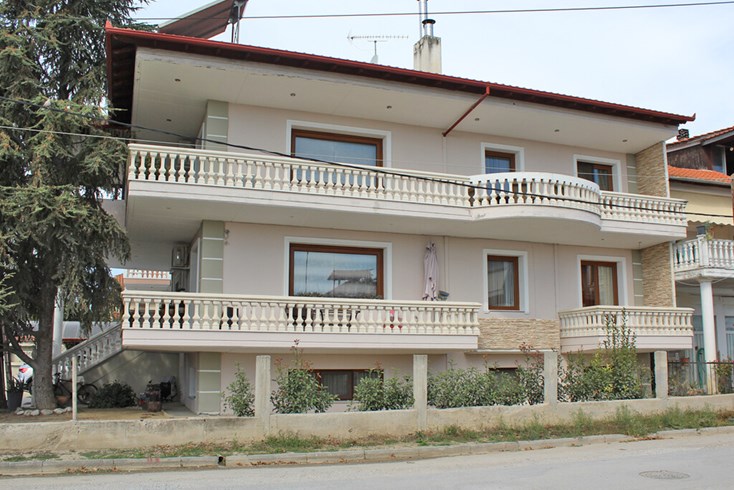 Realty photo 1