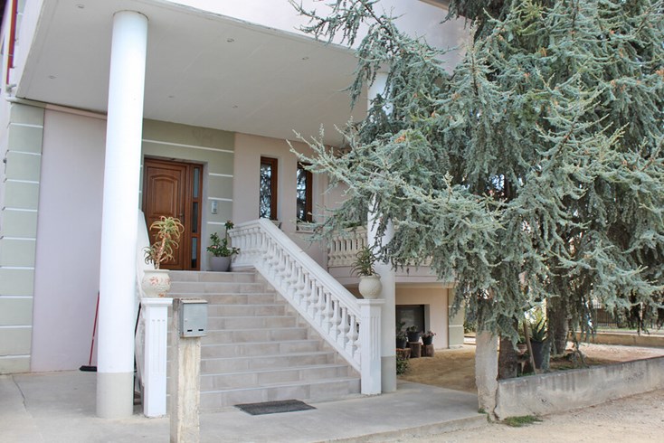 Realty photo 2
