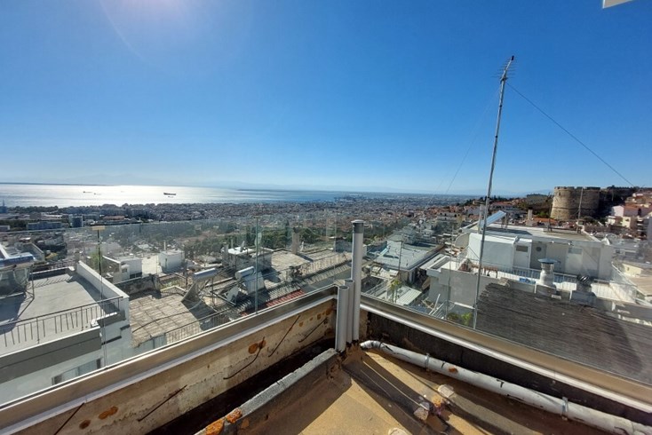Realty photo 2