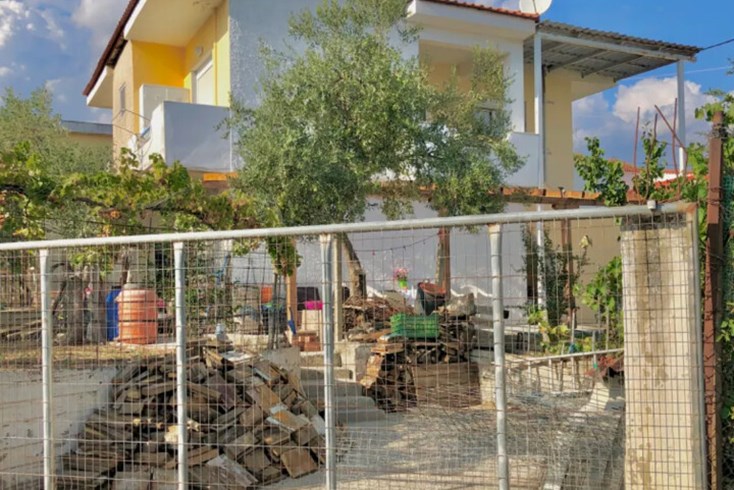 Realty photo 2