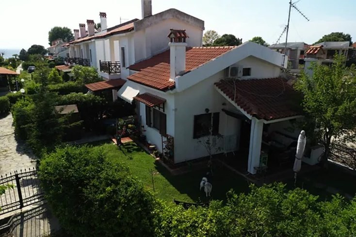 Realty photo 1