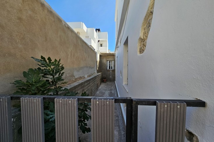 Realty photo 2
