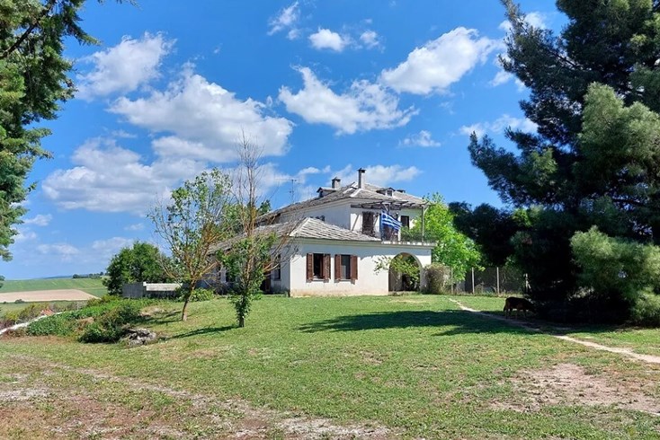 Realty photo 1