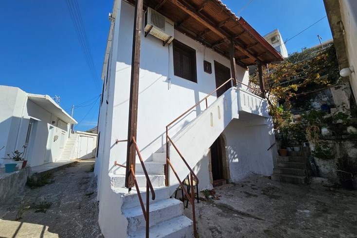 Realty photo 1