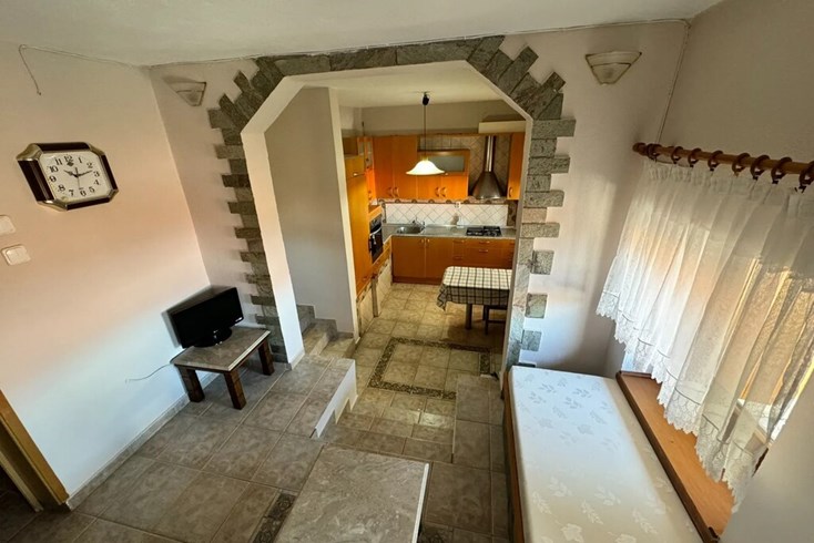 Realty photo 2